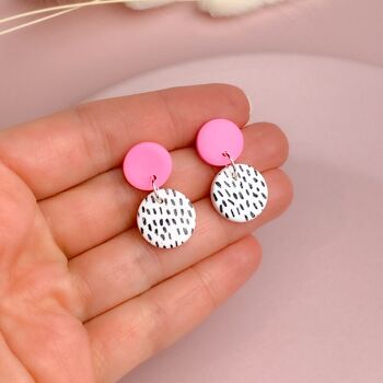 Boucles d'oreilles pendantes roses et blanches - Medium 3