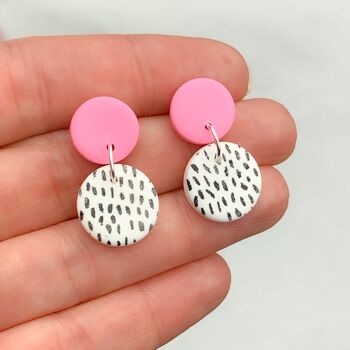 Boucles d'oreilles pendantes roses et blanches - Mini 1