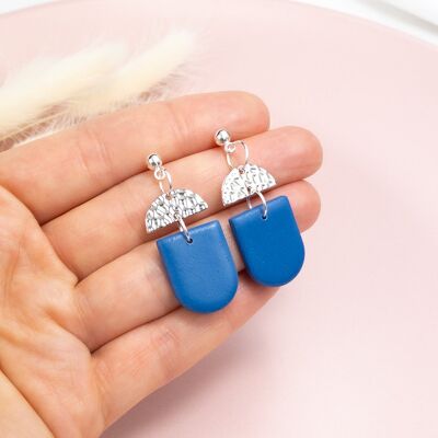 Boucles d'oreilles bleues et argentées avec breloque effet martelé - Tige boule en métal argenté