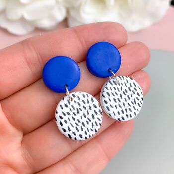 Boucles d'Oreilles Pendantes Bleues et Blanches - Moyenne 2