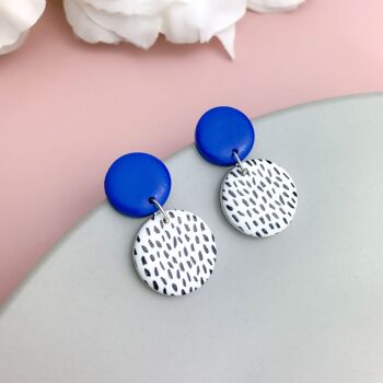 Boucles d'Oreilles Pendantes Bleues et Blanches - Moyenne 3