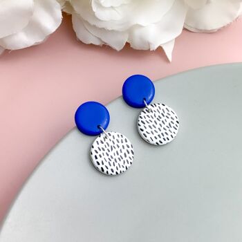 Boucles d'Oreilles Pendantes Bleues et Blanches - Moyenne 4