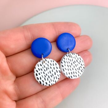 Boucles d'Oreilles Pendantes Bleues et Blanches - Moyenne 5