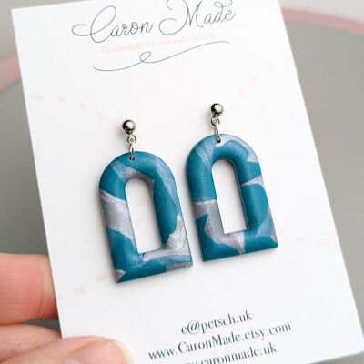 Pendants d'oreilles marbrés bleus et argentés