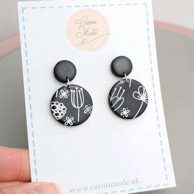 Pendientes Estampado Floral Blanco y Negro