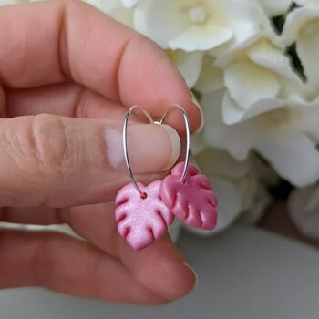 Boucles d'oreilles créoles feuille de monstera rose 2