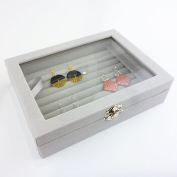Boîte à bijoux en velours gris avec couvercle en verre 2
