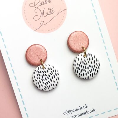 Petites boucles d'oreilles pendantes rose poudré nacré - Moyen