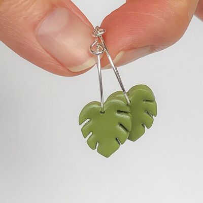 Petite Feuille de Monstera Vert Olive sur Petit Anneau - Argent