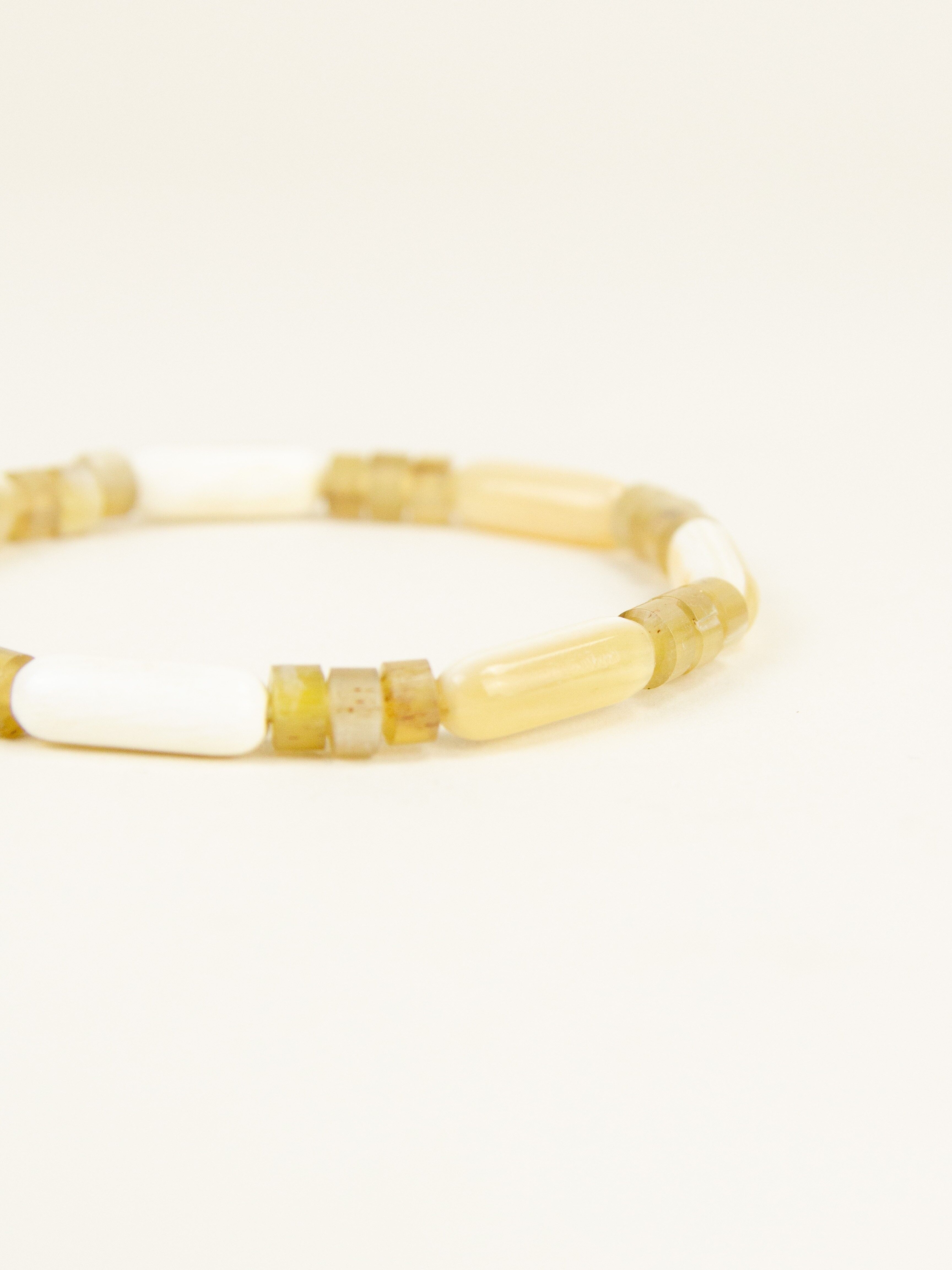Capsule elastic bracelet in blond horn
