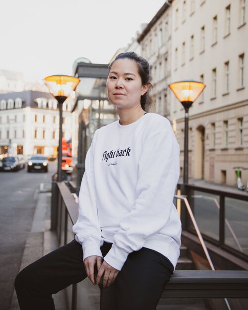 "Fight Back" Oversized Sweater - Weiß