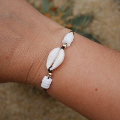 Cauri shell and mother-of-pearl bracelet