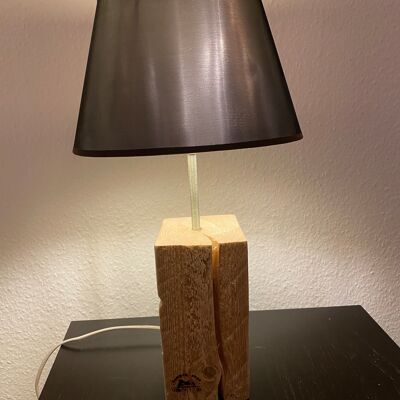 Recycelte / Nachhaltige Lampe Nachttischlampe mit gerettetem Fichtenstamm