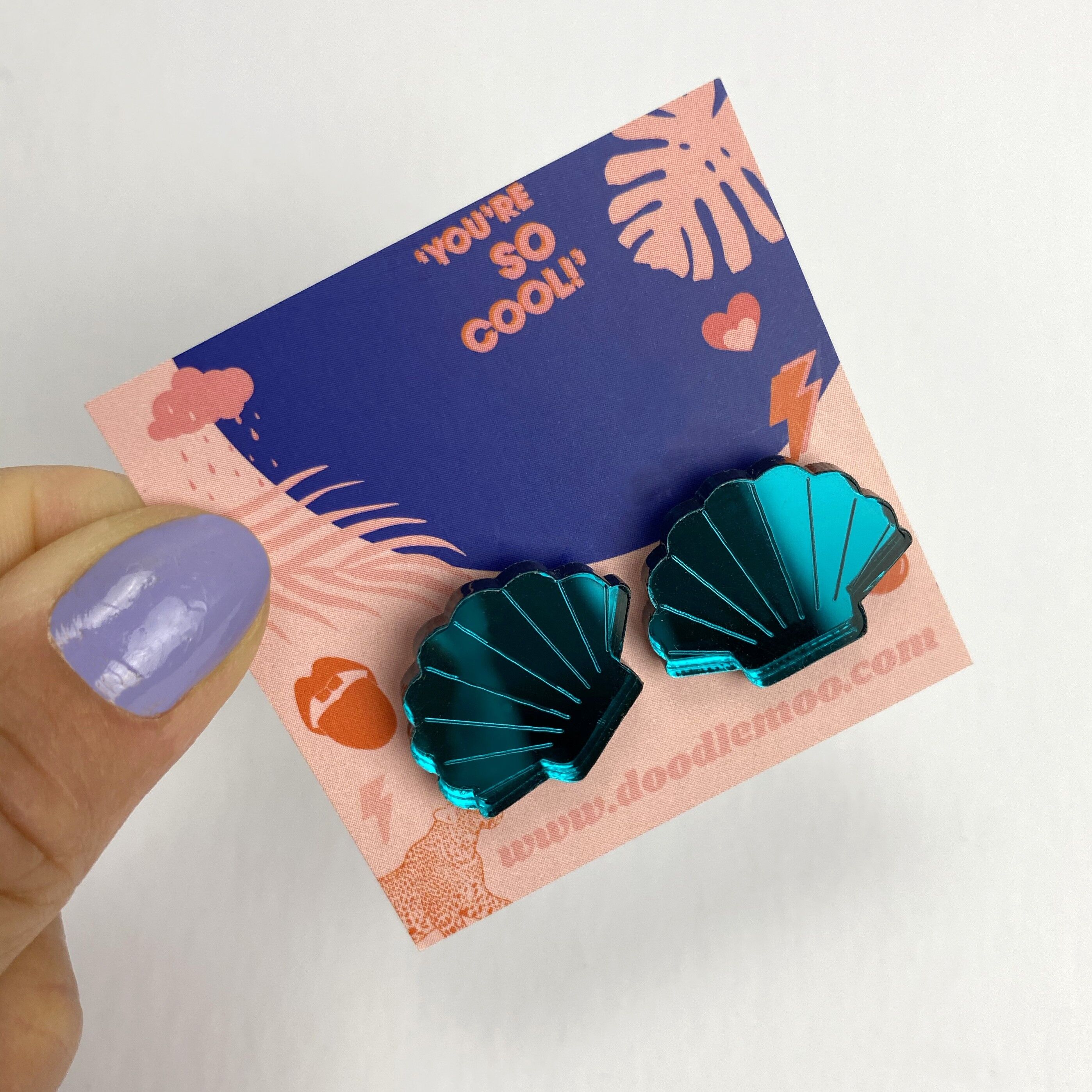 Orecchini a bottone con capesante - specchio verde acqua