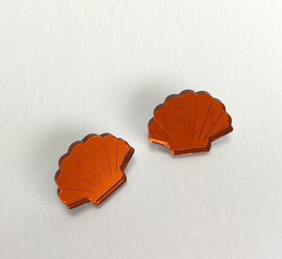 Orecchini a bottone con capesante - specchio arancione