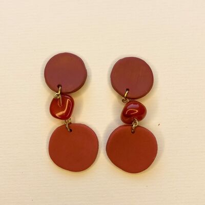 Burgundy meets carnelian meets raspberry