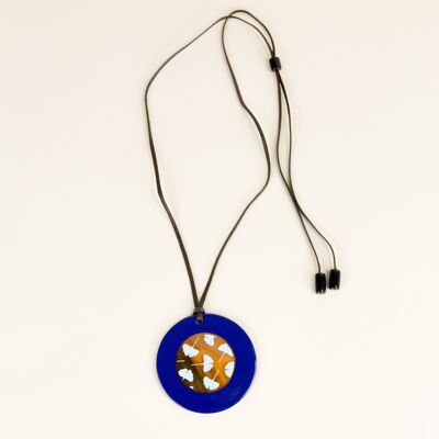 Round pendant with Ginkgo motifs with royal blue and sky blue lacquer