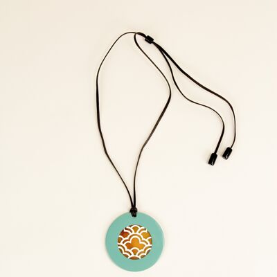 Round pendant with Wave motifs with ivory and kakhi lacquer