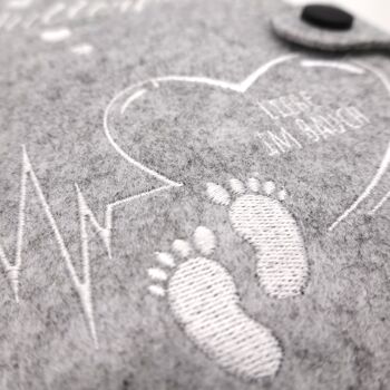 Couverture de livret U livret d'examen pour enfants housse de protection fait main gris clair petits pieds - amour dans le ventre 4