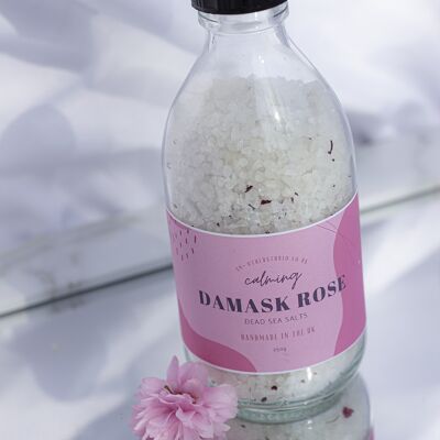Beruhigendes Bad mit Damaszener-Rose und Salz aus dem Toten Meer.