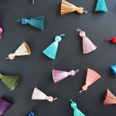 5cm handmade silky tassels with small twisted loops - 15. buttermilk - 10 pieces