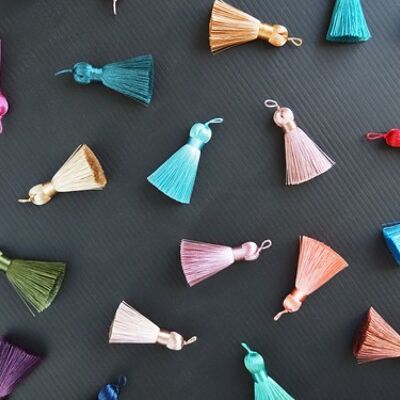 5cm handmade silky tassels with small twisted loops - 28. puce - 10 pieces