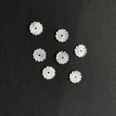 10 Pieces 10mm Hand Carved White Natrual Mother of Pearl Daisy Flowers0