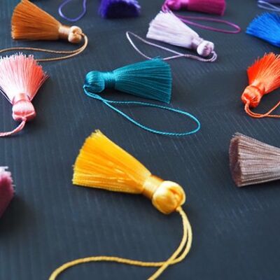5cm handmade silky tassels with long twisted loops - 1. ruby - 10 pieces
