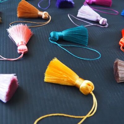 5cm handmade silky tassels with long twisted loops - 28. puce - 10 pieces