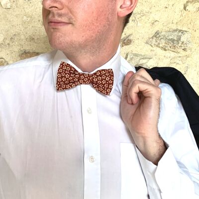 Adjustable bow tie for men with burgundy forget-me-not print