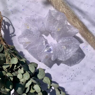 White tulle scrunchie with daisy beads