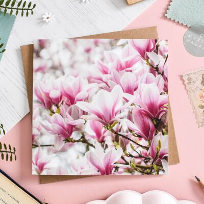 Tarjeta floral de flor de magnolia
