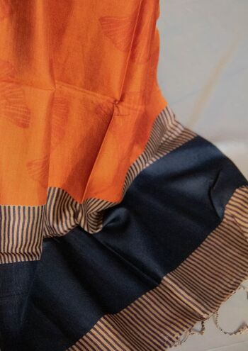 Écharpe tissée à la main de Peace Silk / Eri Silk Bleu Foncé Orange Rouge - Ginkgo 2