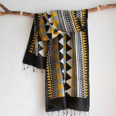 Handgewebter schmaler Schal aus Peace Silk / Eri Seide Gelb Grau Schwarz mit Dreiecken Gemustert - Berge