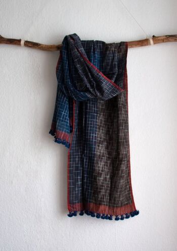 Longue écharpe d'été tissée main en coton bio à nopes - bleu-marron 1