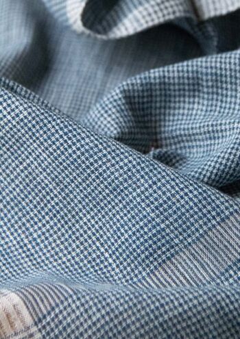Longue écharpe d'été tissée main en coton bio - bleu et blanc 2