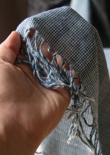 Longue écharpe d'été tissée main en coton bio - bleu et blanc 3