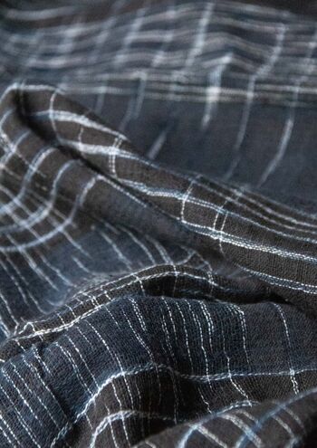 Longue écharpe d'été tissée main en coton bio à nopes - bleu-gris 2