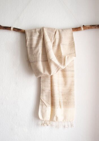 Écharpe tissée à la main en soie de tussah sauvage et coton blanc crème 1