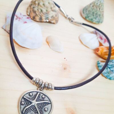 Leather necklace with star