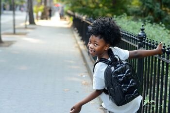 Mini Bows - Noir - 7AM Enfant : Sac à dos avec attaches rembourrées, poches extérieures, housse déperlante et polyvalence - Noir 3