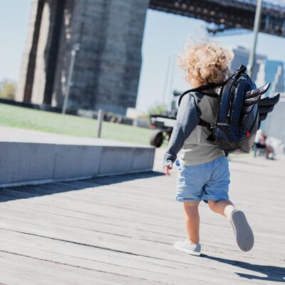 MINI Wings 7AM Rucksack: Gepolsterte Flügel, diagonale Außentasche, wasserabweisender Bezug, waschbar – Schwarz