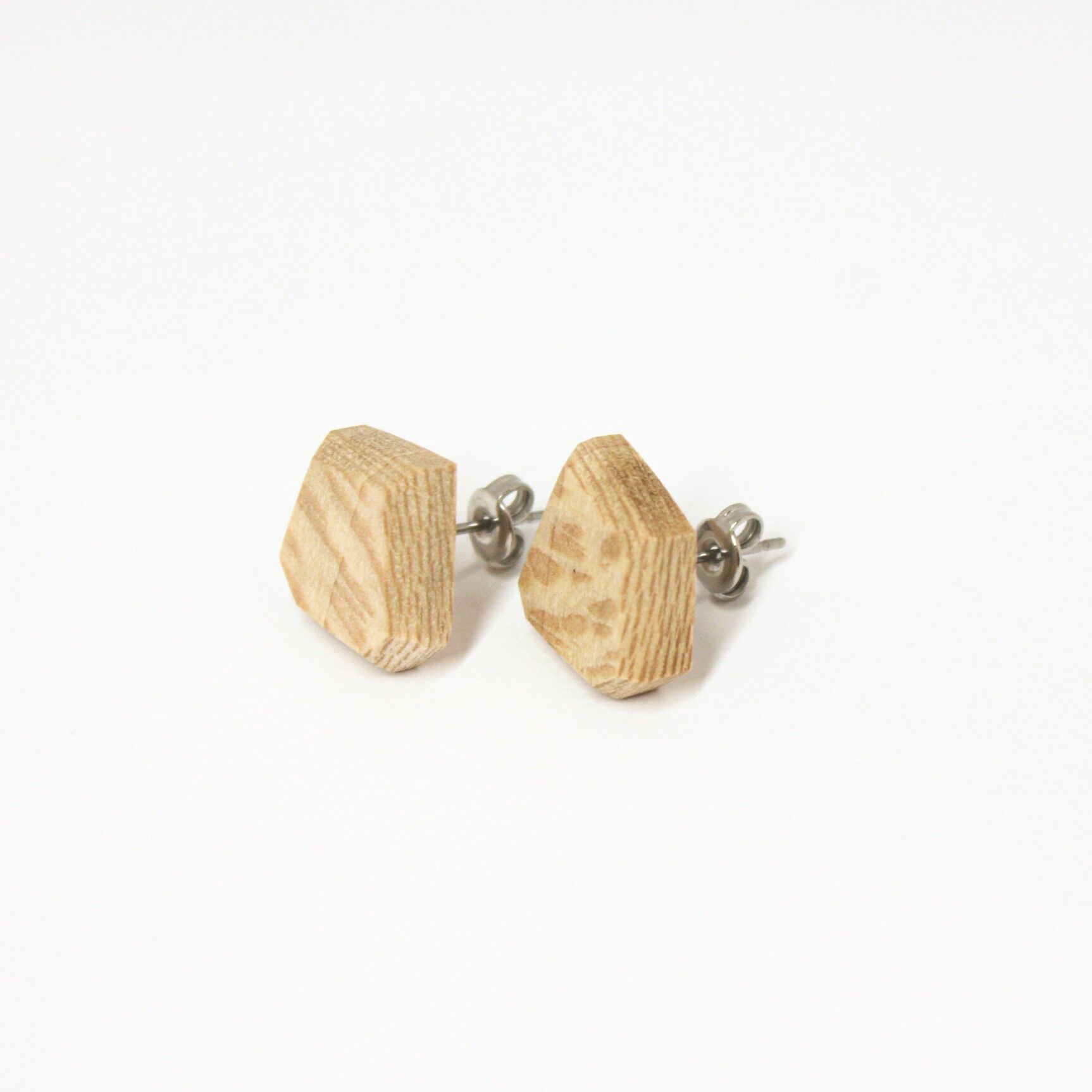 Orecchini a bottone in legno di sicomoro