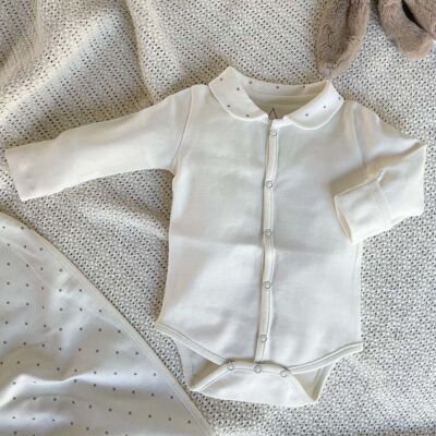 Organic long-sleeved baby bodysuit with gray collar