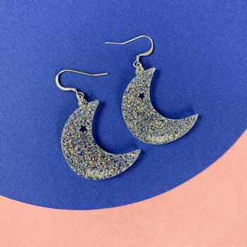 Boucles d'oreilles en acrylique Moon Magic - paillettes argentées 1