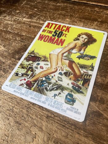 Attack of The 50ft Woman Movie - Panneau mural en métal 24x32 pouces 1