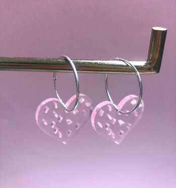 L'amour arrose; boucles d'oreilles acrylique - rose fluo 2