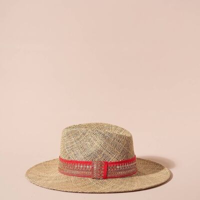 Sombrero rosa y sombrero de paja dorado