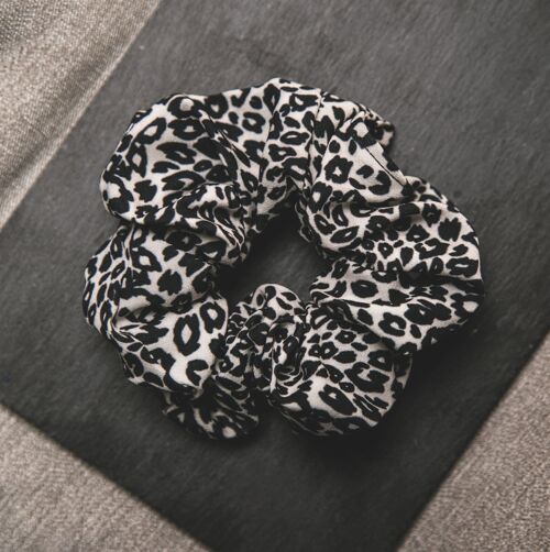 Behati Leopard Print Scrunchie - White