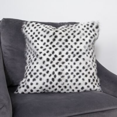 Coussin en peau de chèvre noire à pois